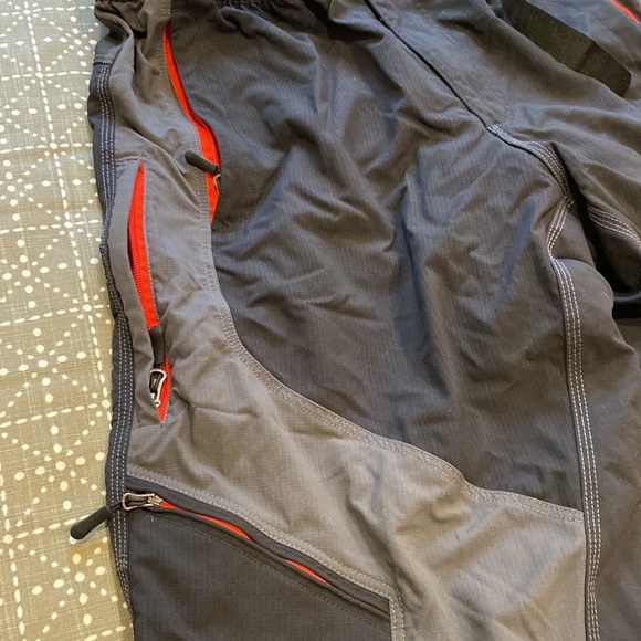 Men’s mountain bike shorts XXL “Endura” brand complete w chamois liner - Picture 2 of 6